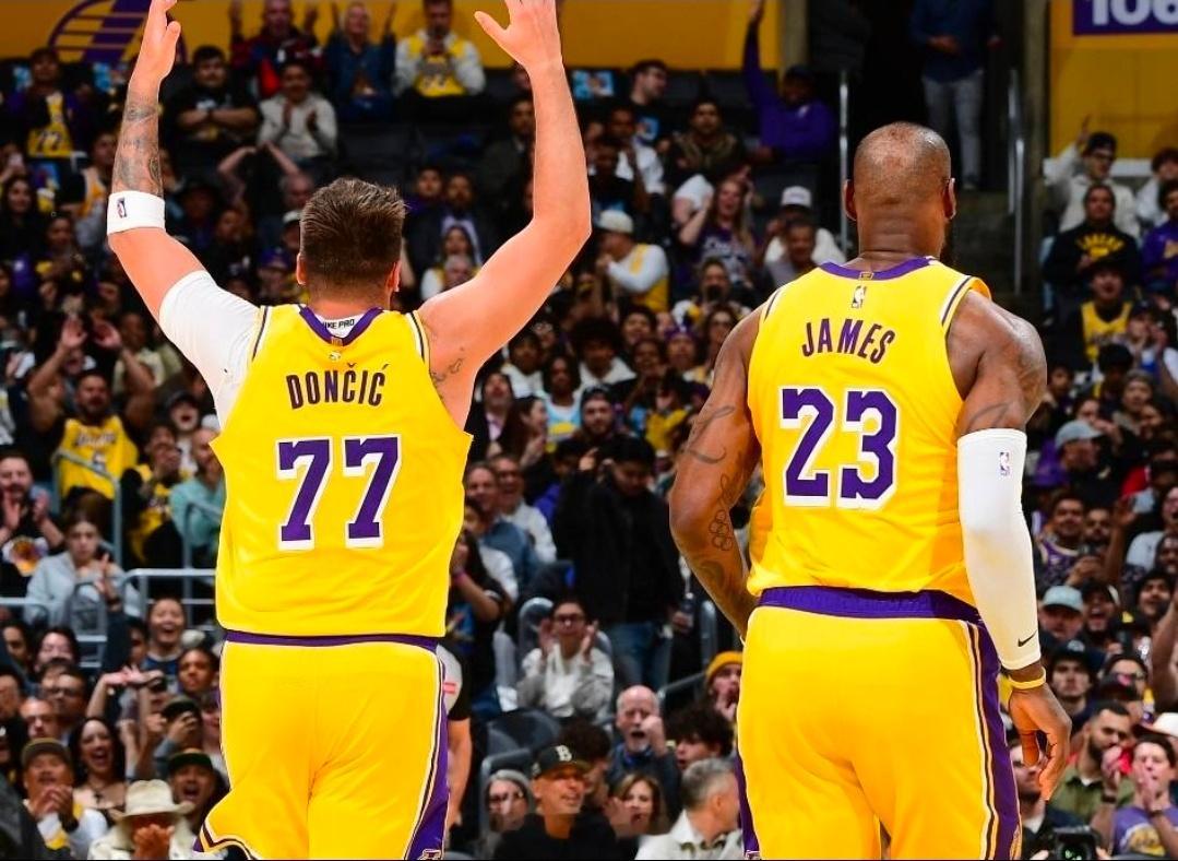 詹姆斯教科书式赢球詹姆斯：东契奇是我们球队的建队核心，我们得围绕他调整NBA常规