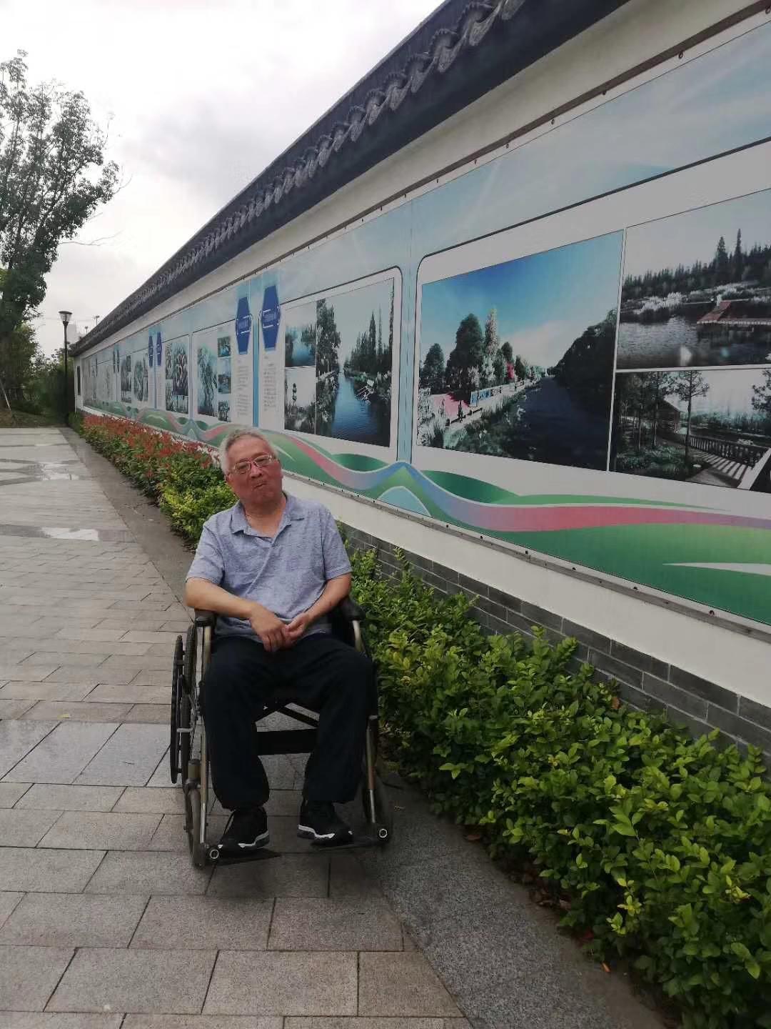 我已经是个80岁的人了，随时都有去见上帝的人。我把什么都放下了。我把房产只留2%