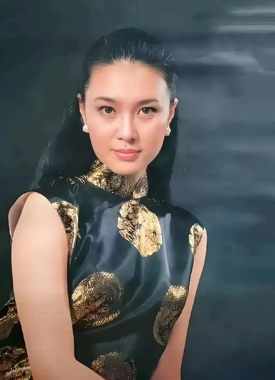 曾是天选影后！为爱倾尽所有跌落神坛，68岁活成人间清醒
 
她是初代顶流方舒，家