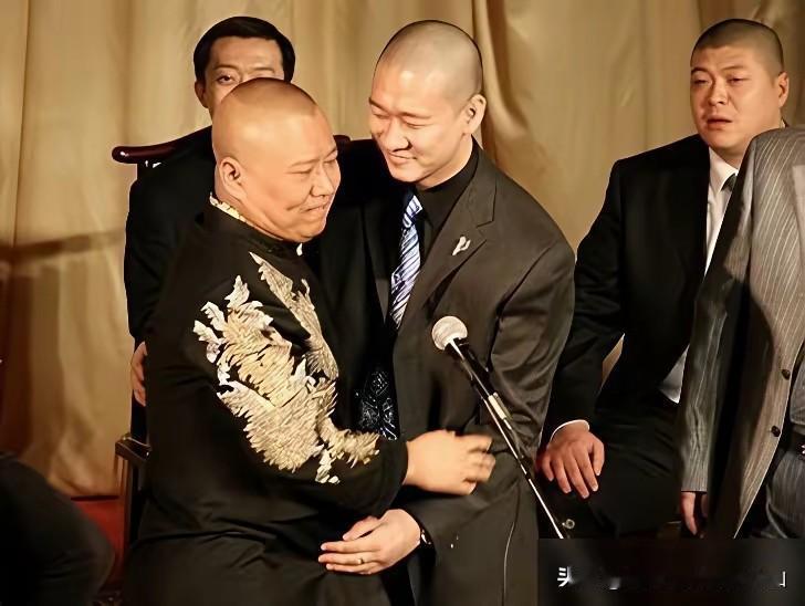 一场现挂台下哄堂大笑，台上热闹的背后，藏着曹云金独自扛下听云轩的万般煎熬！淮安专
