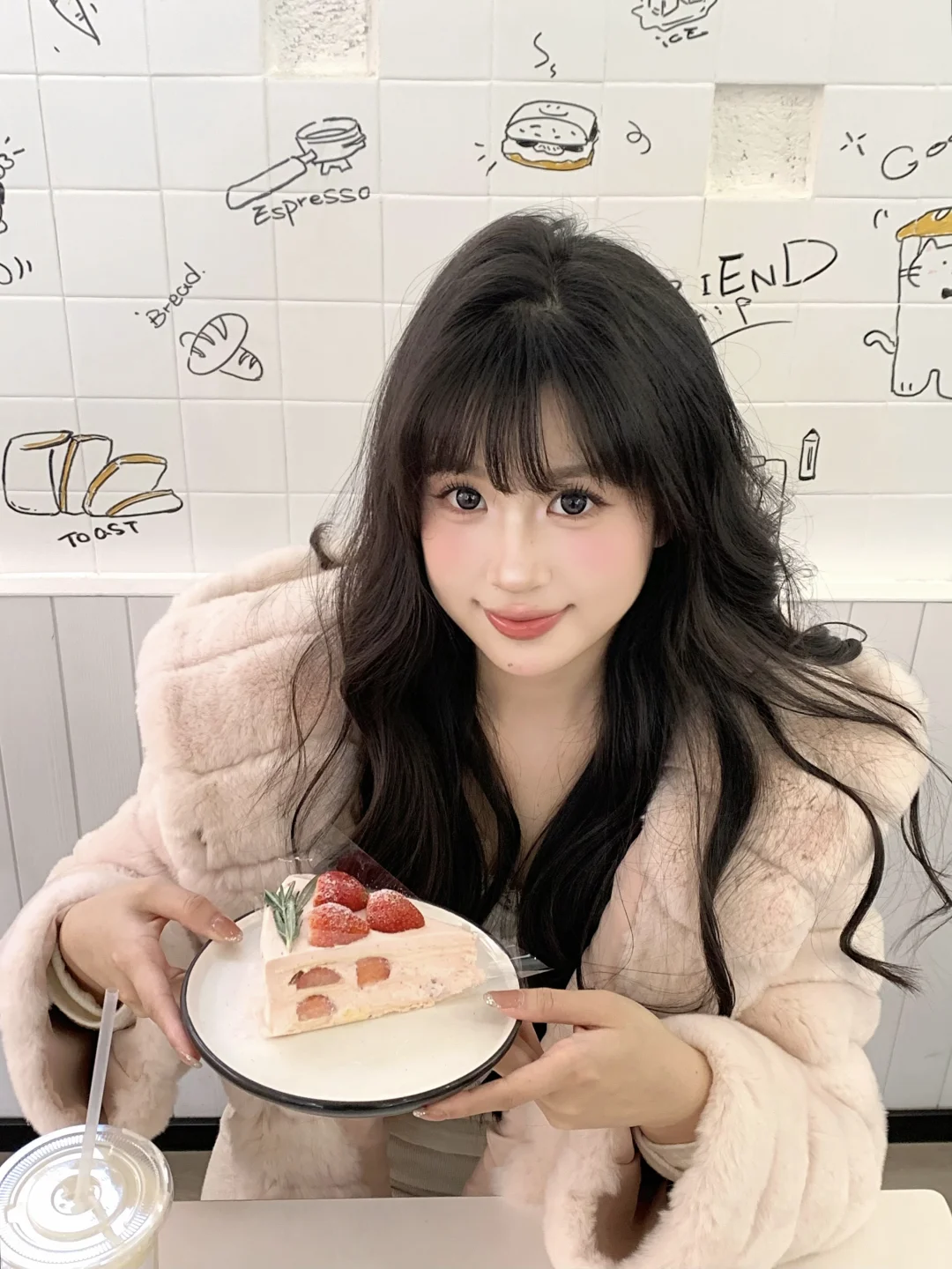 存一些甜品店拍照姿势!!