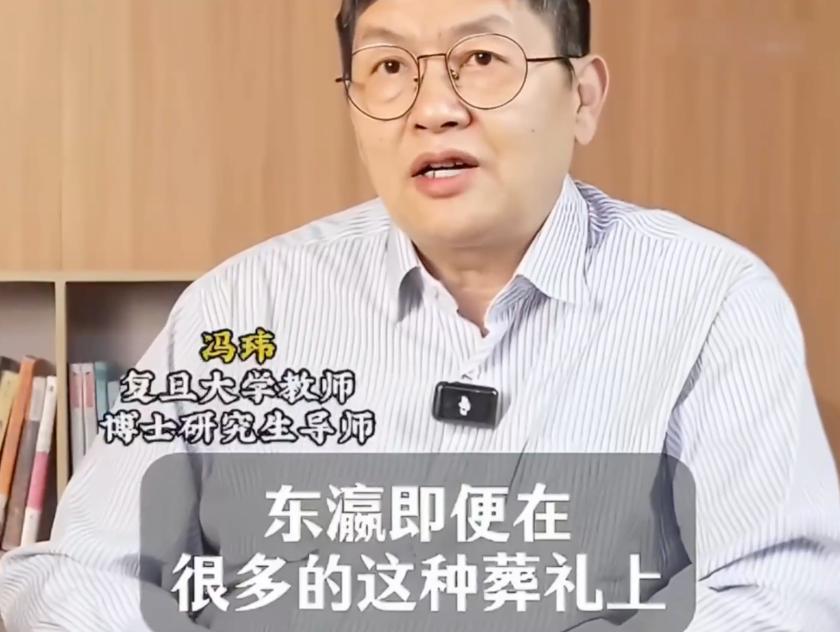 “中国人在葬礼上都会嚎啕大哭，日本人不一样，日本人会保持克制，沉默或者微笑。因为