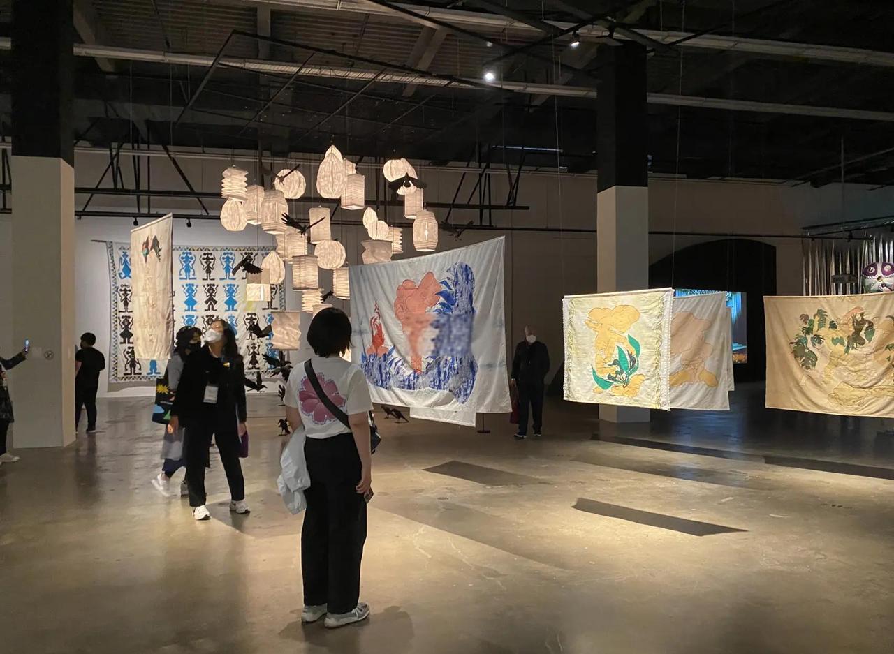 韩国还想不想和中国恢复关系了？李在明废那么大劲全被光州给搅了！
第十六届光州双年