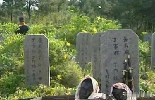 《少年包青天》中烧焦尸体由黑人演员客串，省去化妆步骤。 