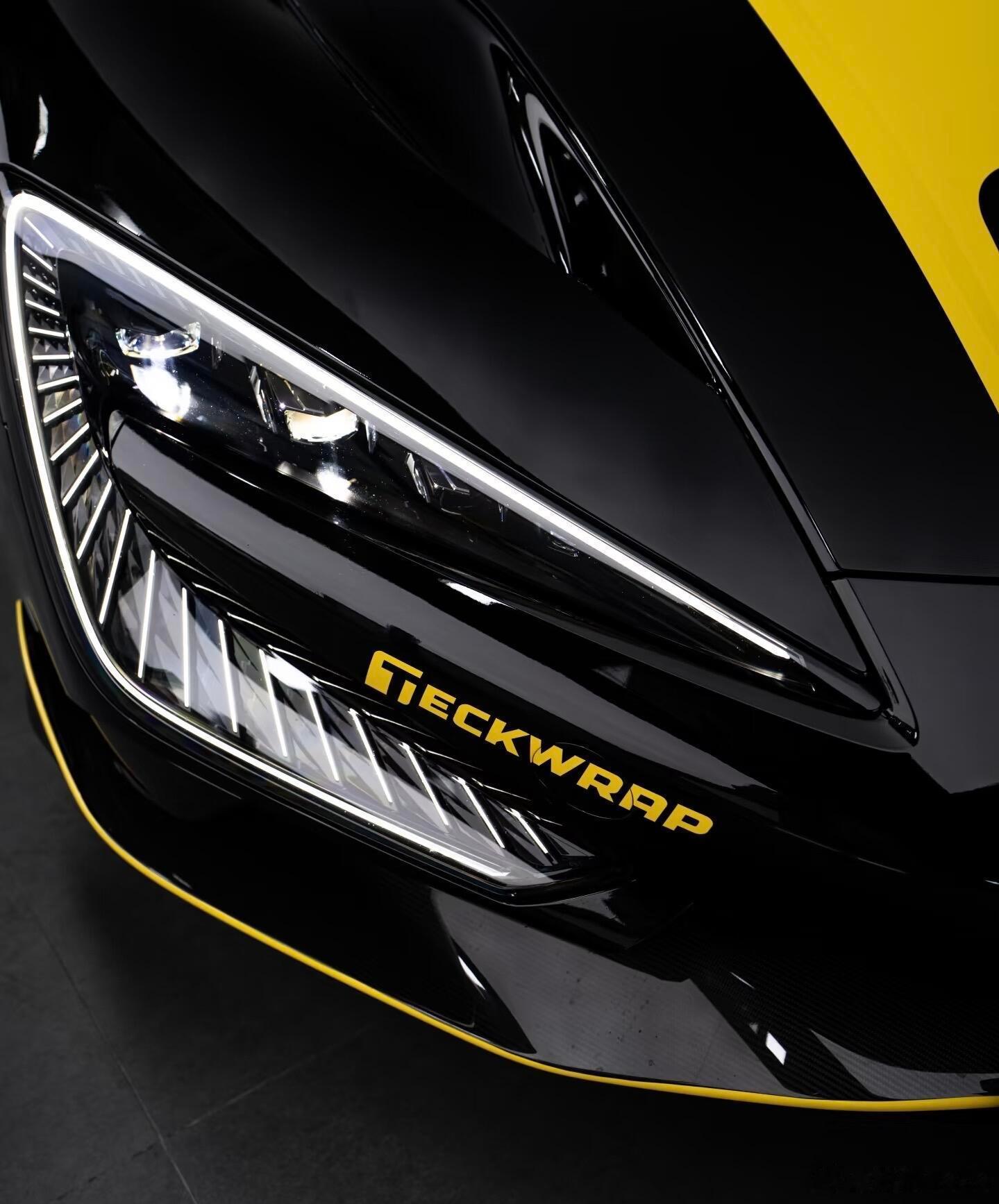 仰望U9 黑黄赛道涂装一个字“酷”仰望