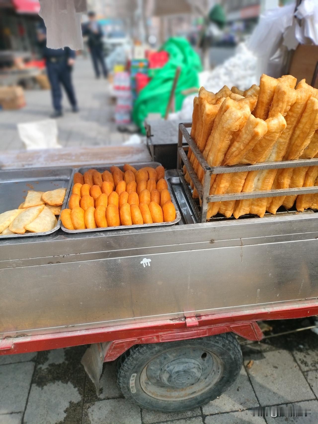 为啥我打小不吃油条，而现在又能吃了呢？小时候一吃炸的油条油饼就吐，感觉肚子里都是