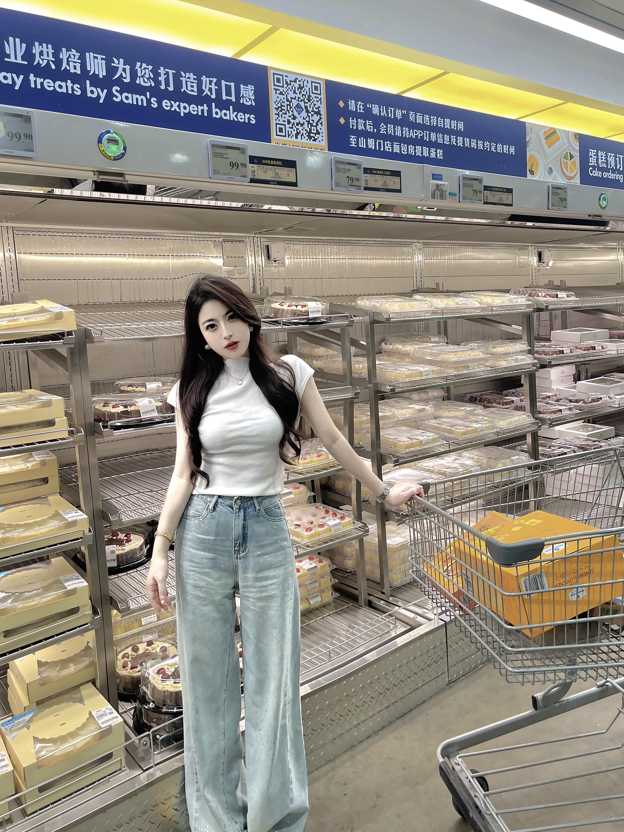 少妇的快乐很简单 赚钱 干饭 这件衣服真好看