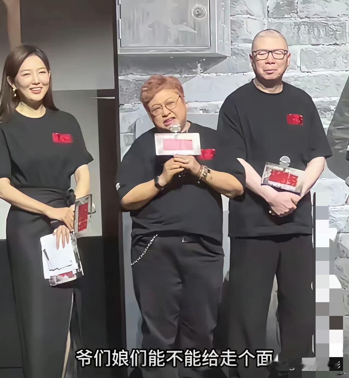 韩红在冯小刚《抓特务》首映的发言引来大批网友吐槽。她当众喊话两千多万北京市民，拿