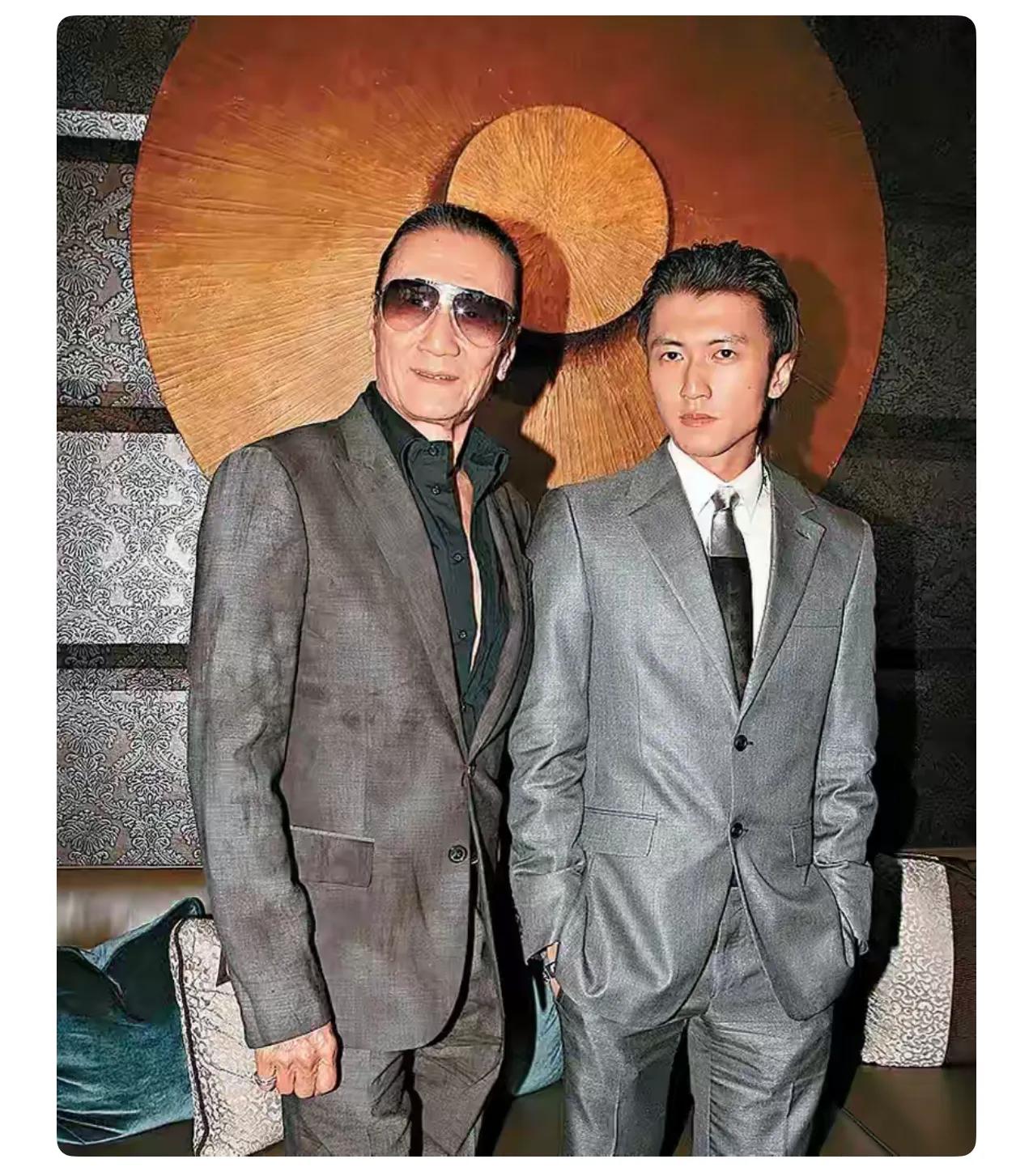谢霆锋这辈子最遗憾的，
应该是他爸爸去世，
霆锋因为忙于筹备7月24到25日的演
