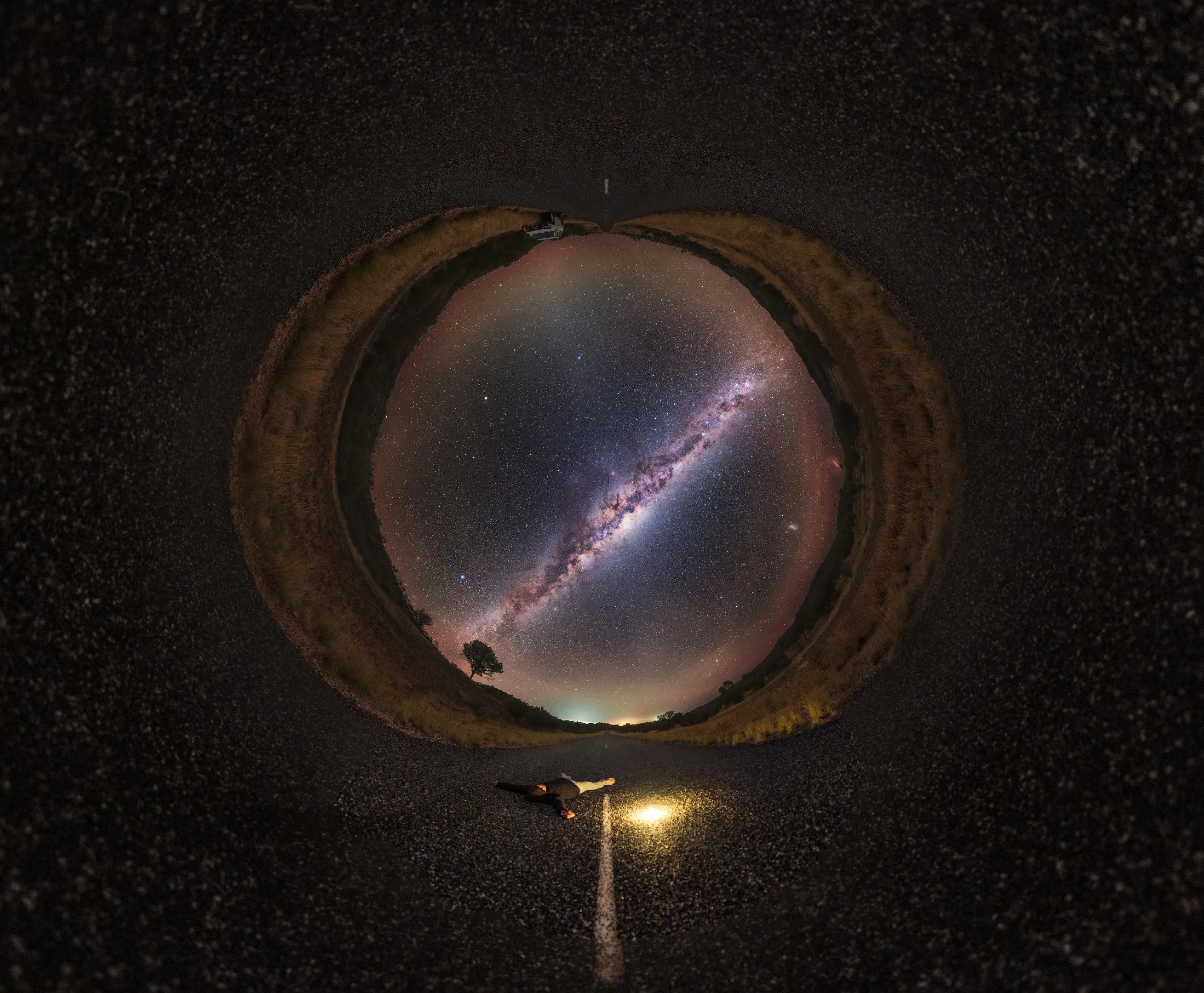 当我们仰望星空的时候 浩瀚宇宙也在看向你。