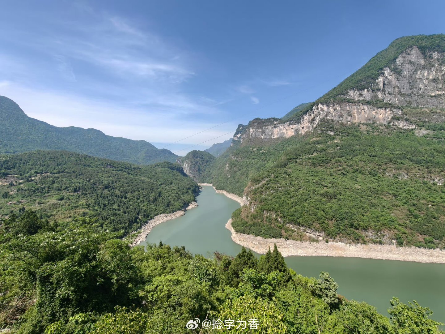 五一假期是捅人窝了吧五一假期出门，感觉真像捅人窝了，到处都是人挤人！还有那全国景