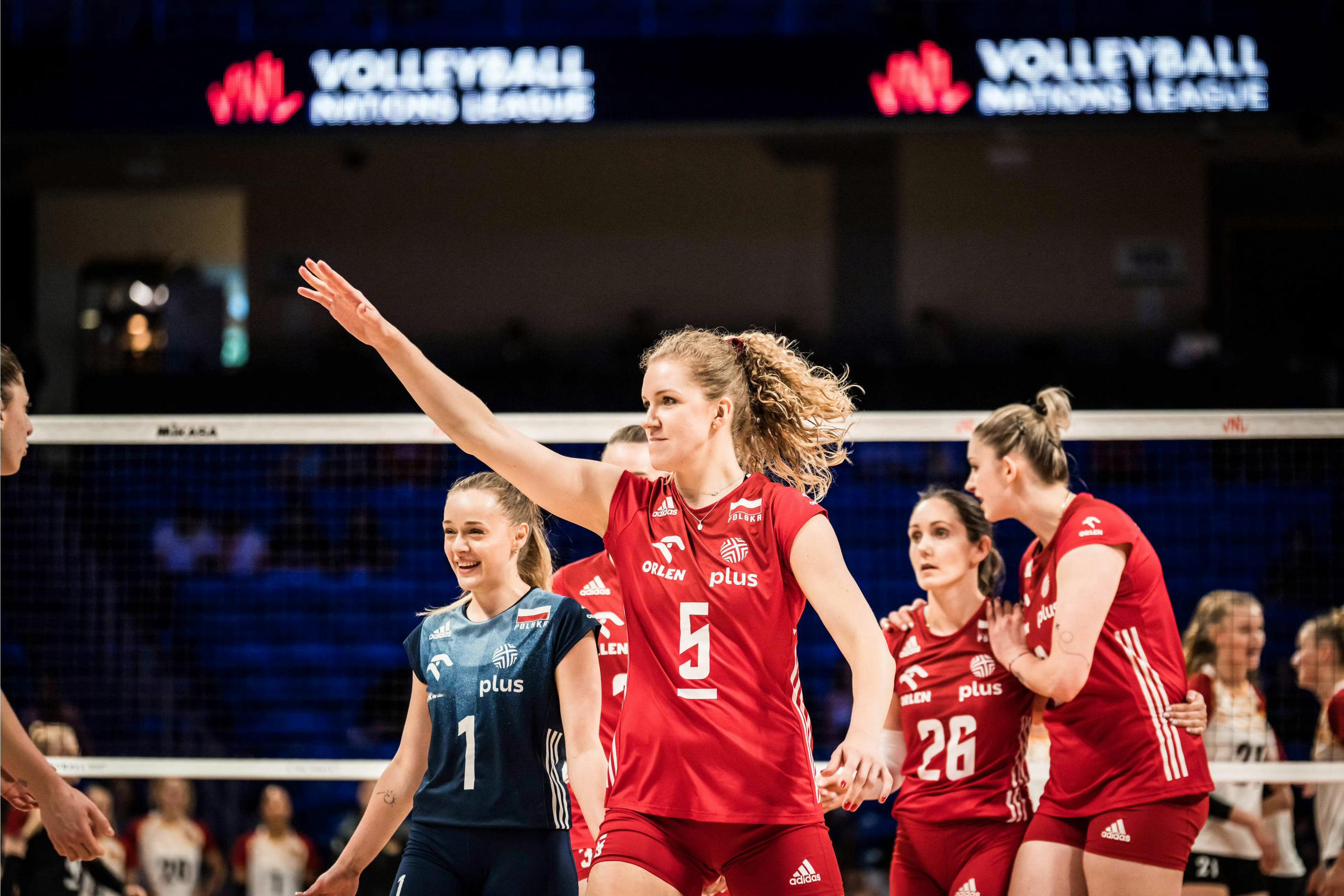 波兰🇵🇱站拦姐科尔内卢克退役后，波兰拦网咋办？剩下的副攻是不是拦网都不怎么样