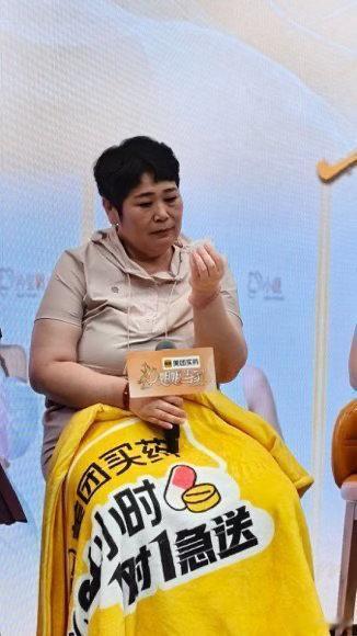 房主任对杜华说公司最想红的是你严重怀疑俩人是对抗路来的！房主任对杜华说公司最想红