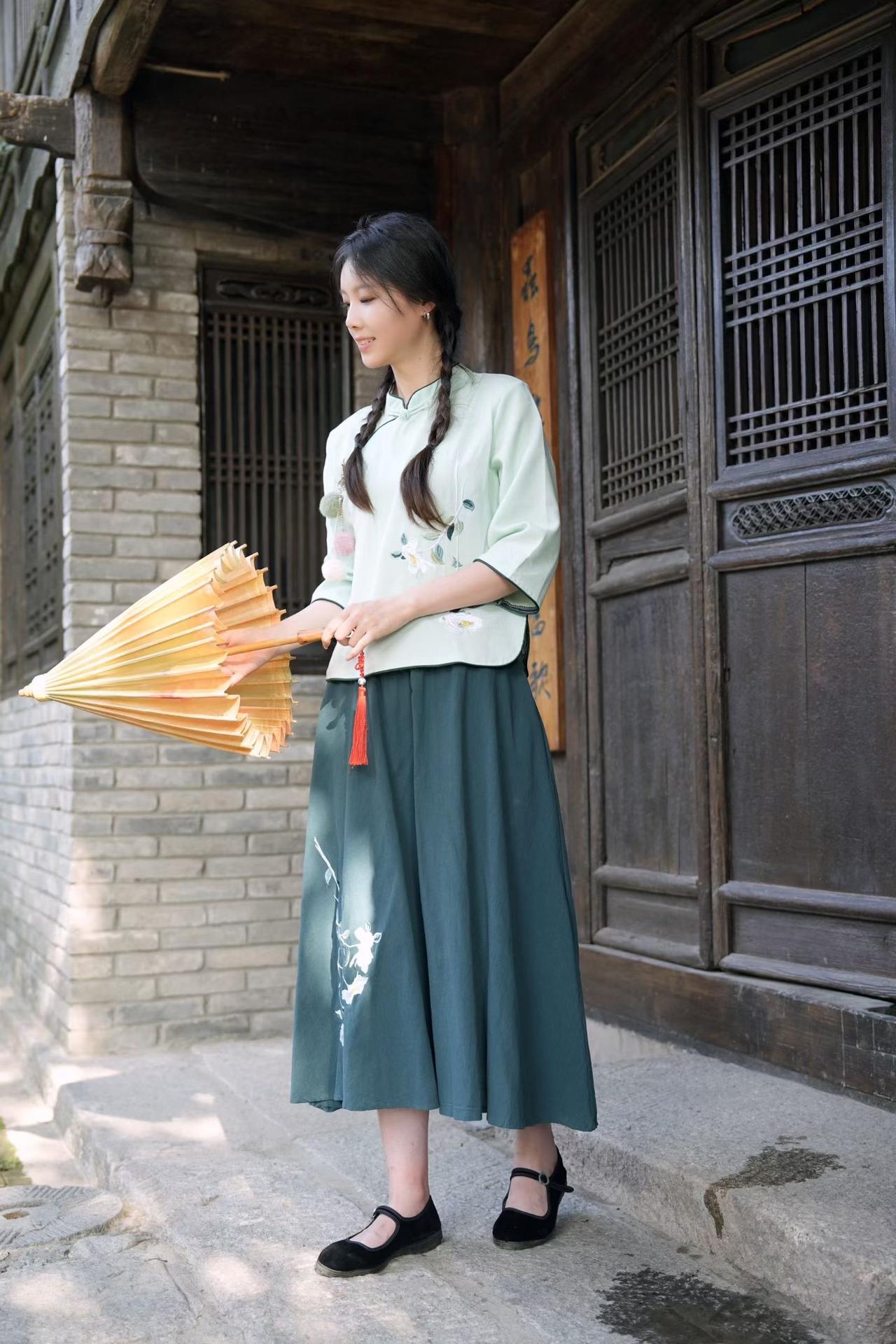 你喜欢锦上添花还是雨后送伞呢？