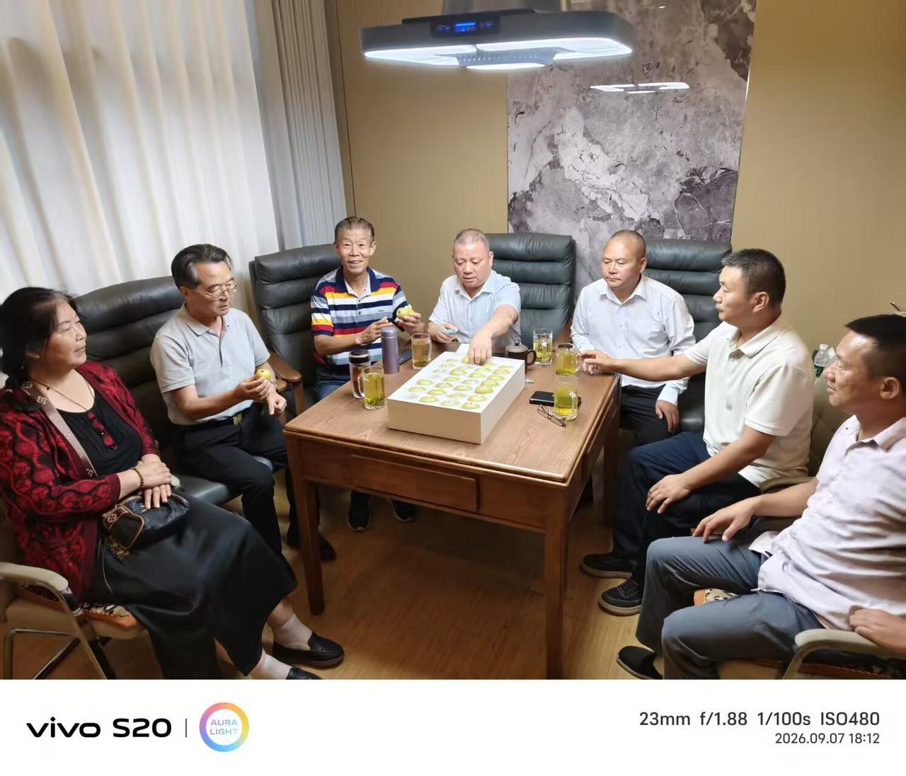 联盟快讯
 
9月8日至11日，联盟主席安成立赴四川苍溪开完“两会”，在返程返回
