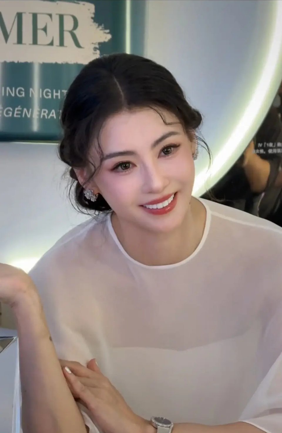 张柏芝胖了点后美出新高度了 真的好美有点像贾静雯 ​​​
