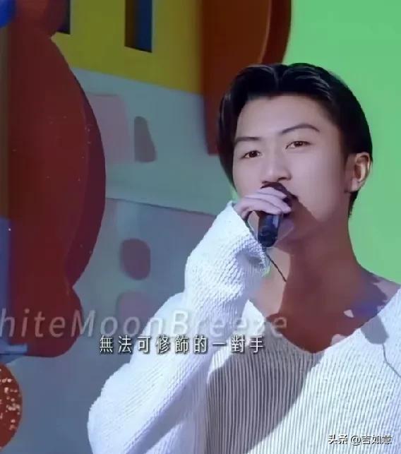 1995年，15岁的谢霆锋首次登上舞台，献唱《真的爱你》给妈妈，那场面太让人难忘