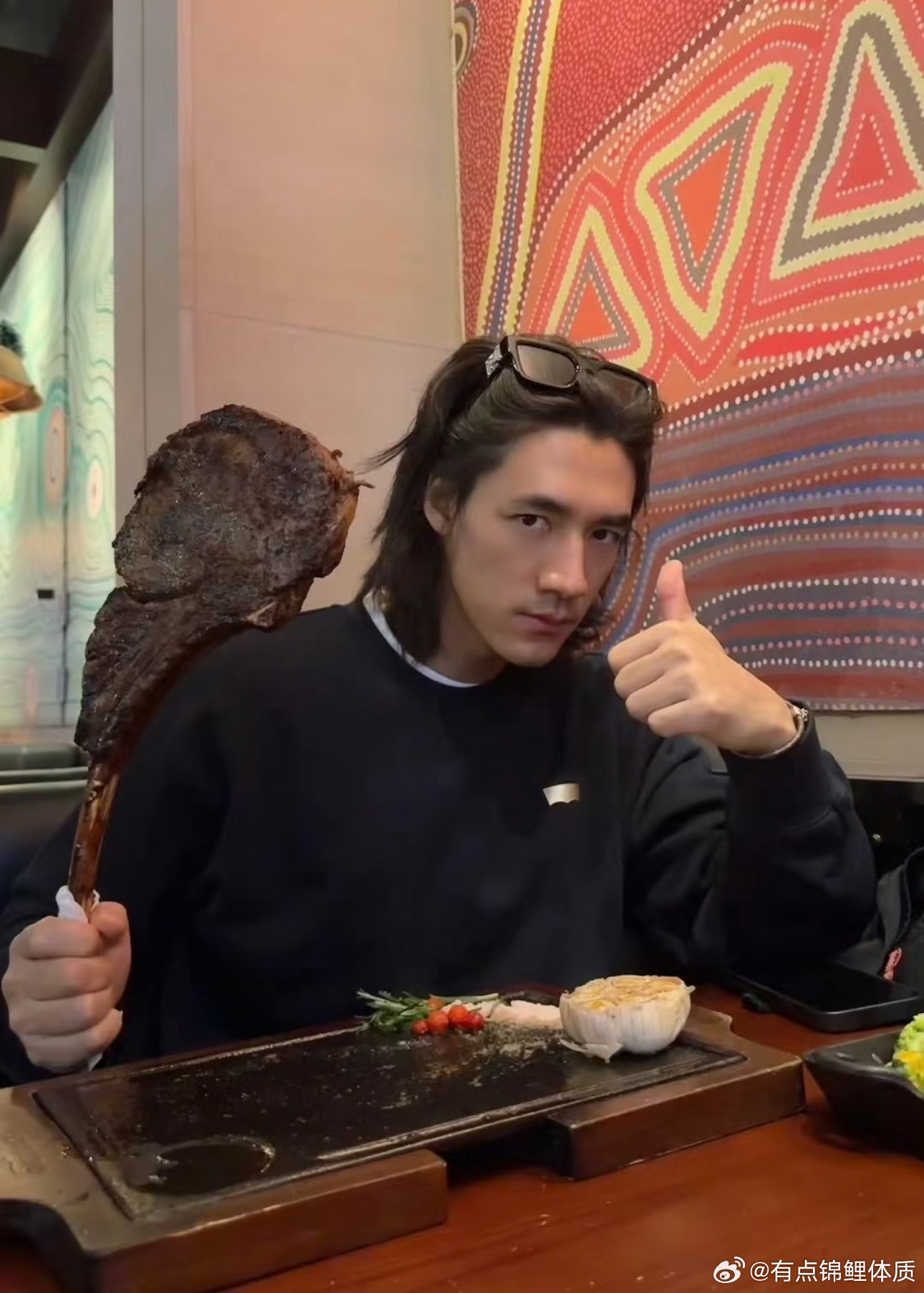 此沙剑走偏锋版美食博主赛道 谁能想到此沙会闯进美食圈？还专挑有个性的食材，折耳根
