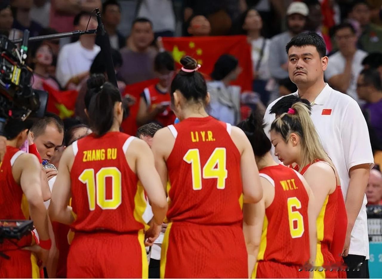 太可惜了！姚明都坐不住了 ，中国女篮89-90西班牙，以下4点事实不可否认[玫瑰