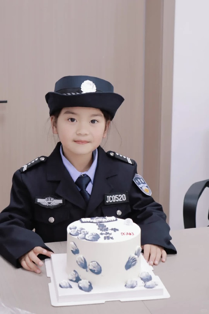 致敬“英雄蓝”- 第五个人民警察节快乐！    前程似警 不负藏蓝  人民警察为