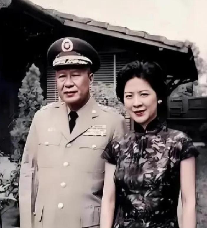 1930年，白崇禧出差时找了一个情妇，妻子逼着他斩断孽缘，可情妇已经生有一子，妻