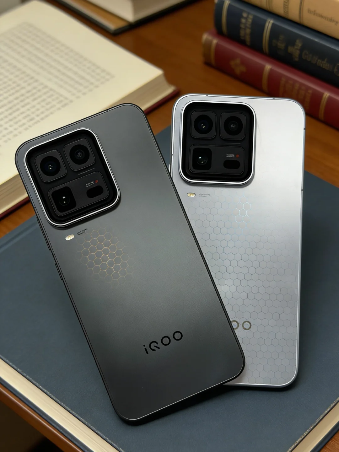 iQOO 15 Ultra这俩颜色咋选