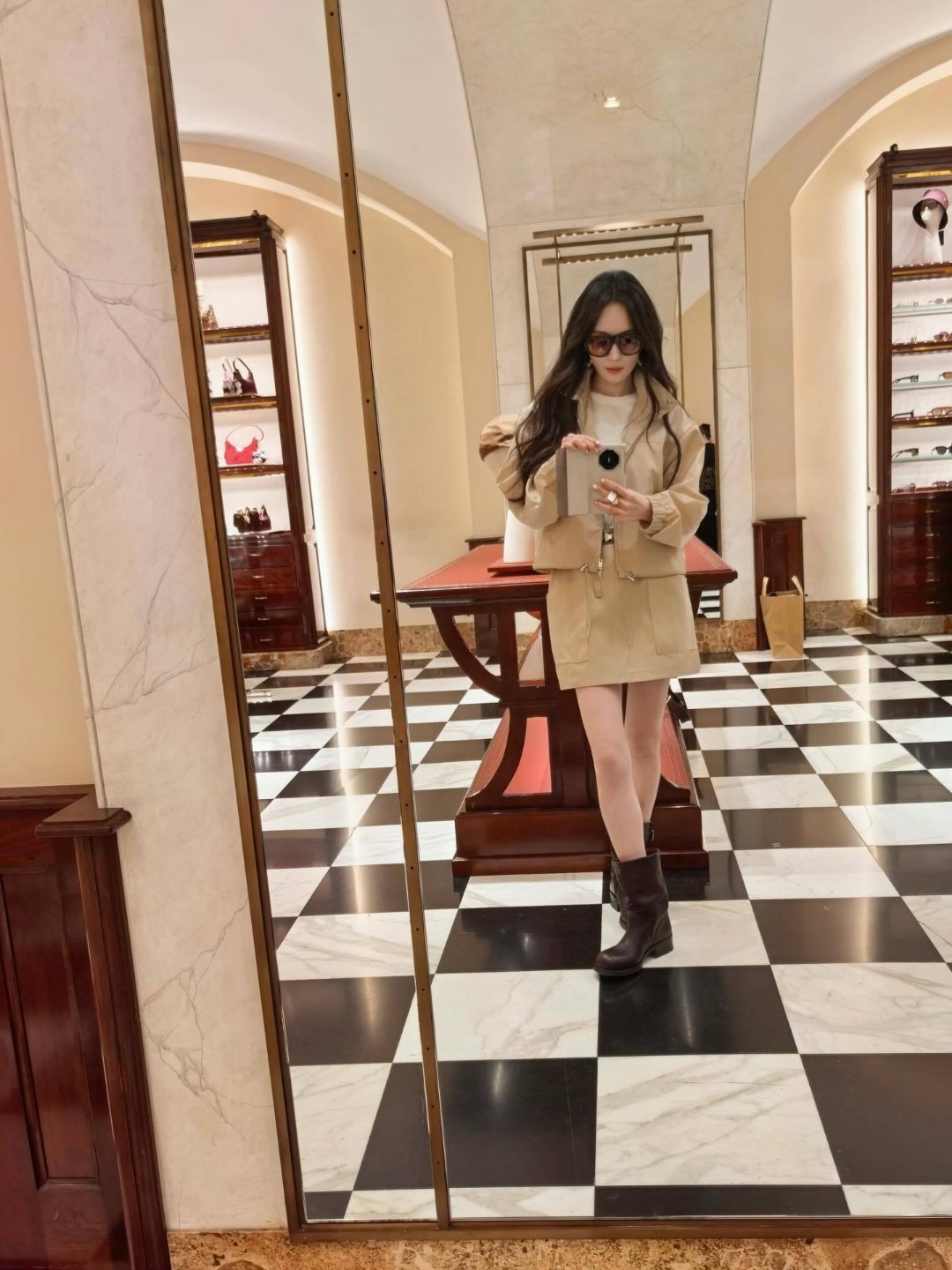 金泰梨对杨幂比心爱上这个杨幂就是人之常情 