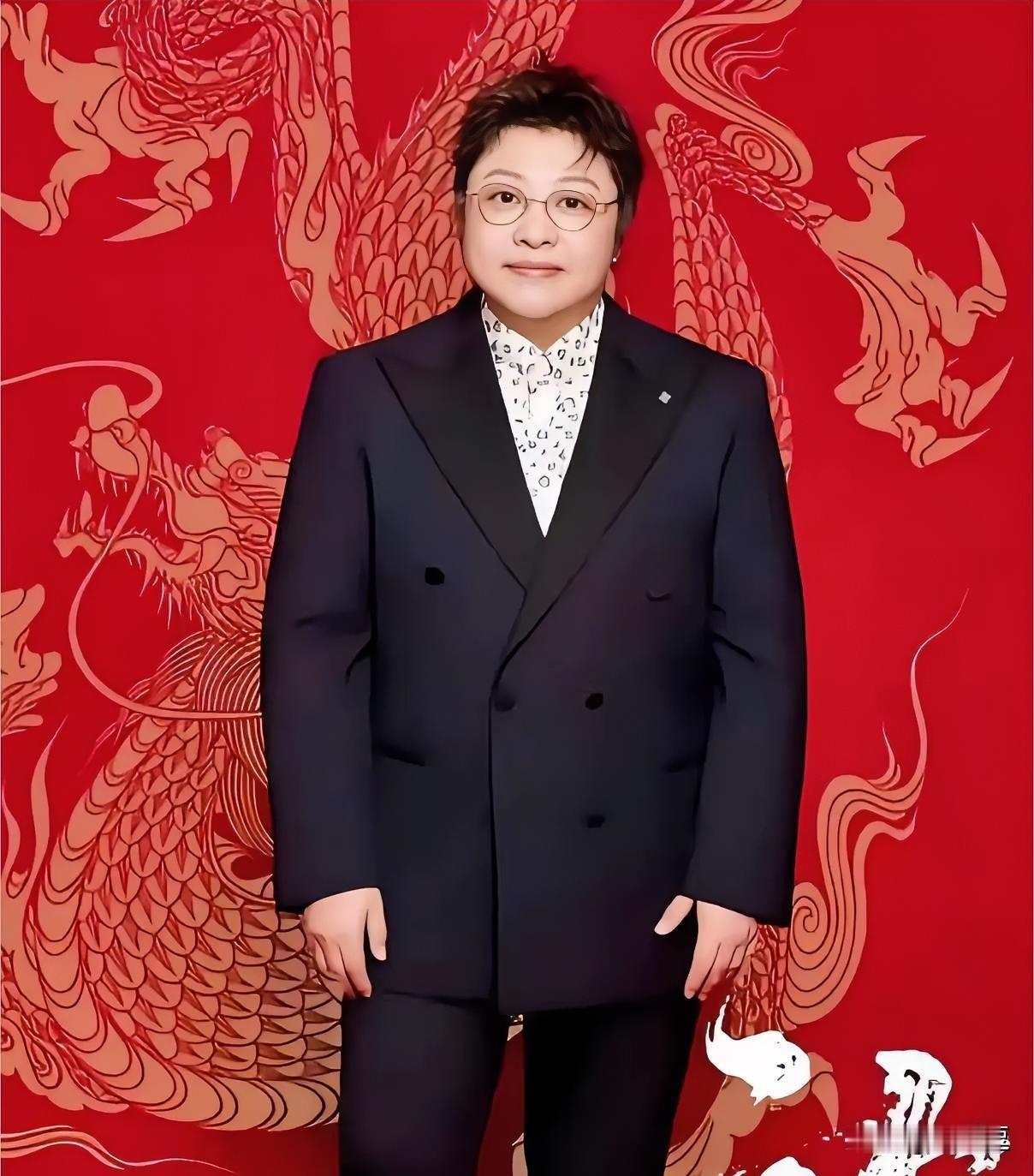 韩红抗压能力太强了
舆论发酵就发酵
她带着4000万直接去了呼和浩特，开启第六次