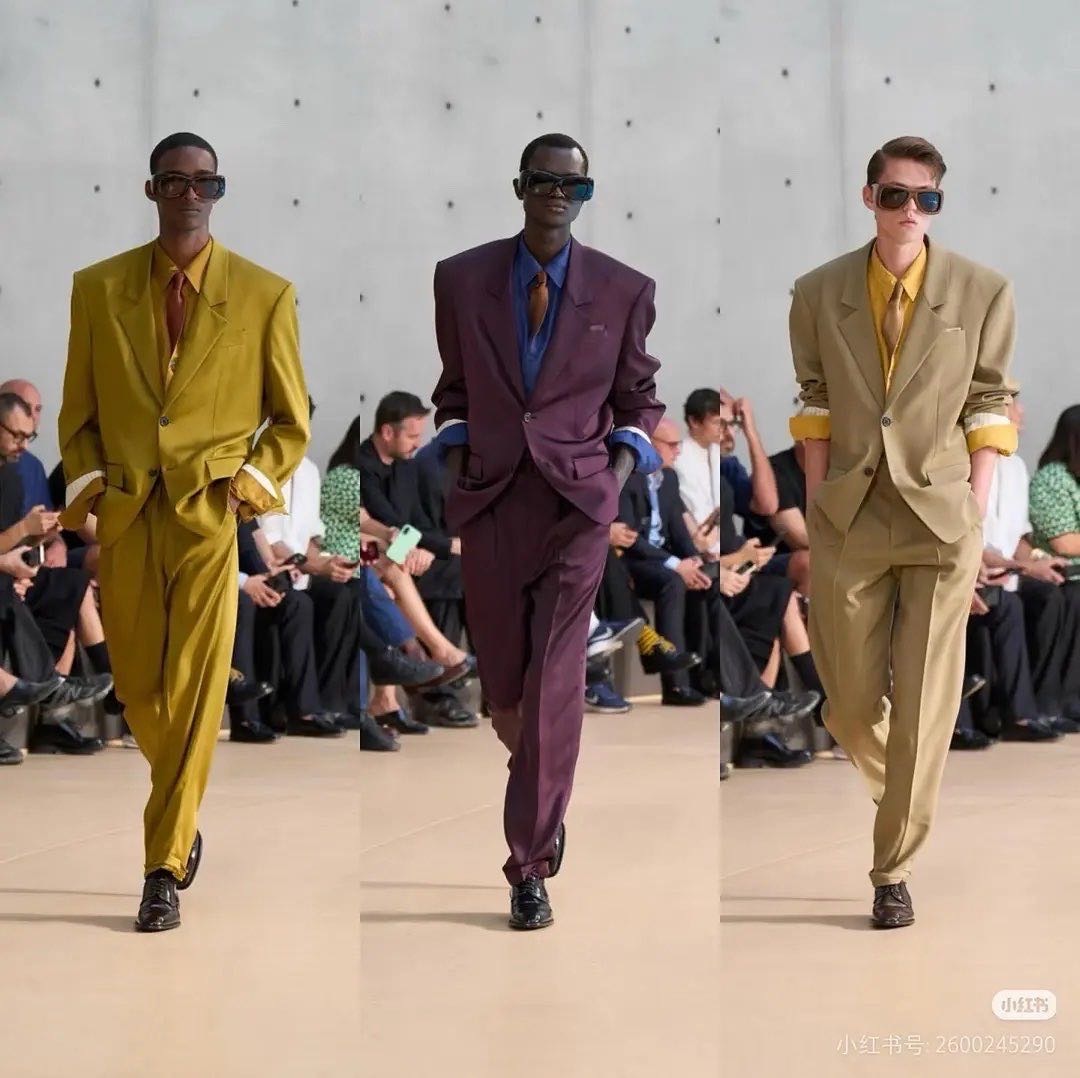 YSL今年这是借出去多少件衣服 肖战、汪苏泷、陈哲远、魏大勋撞衫~ 