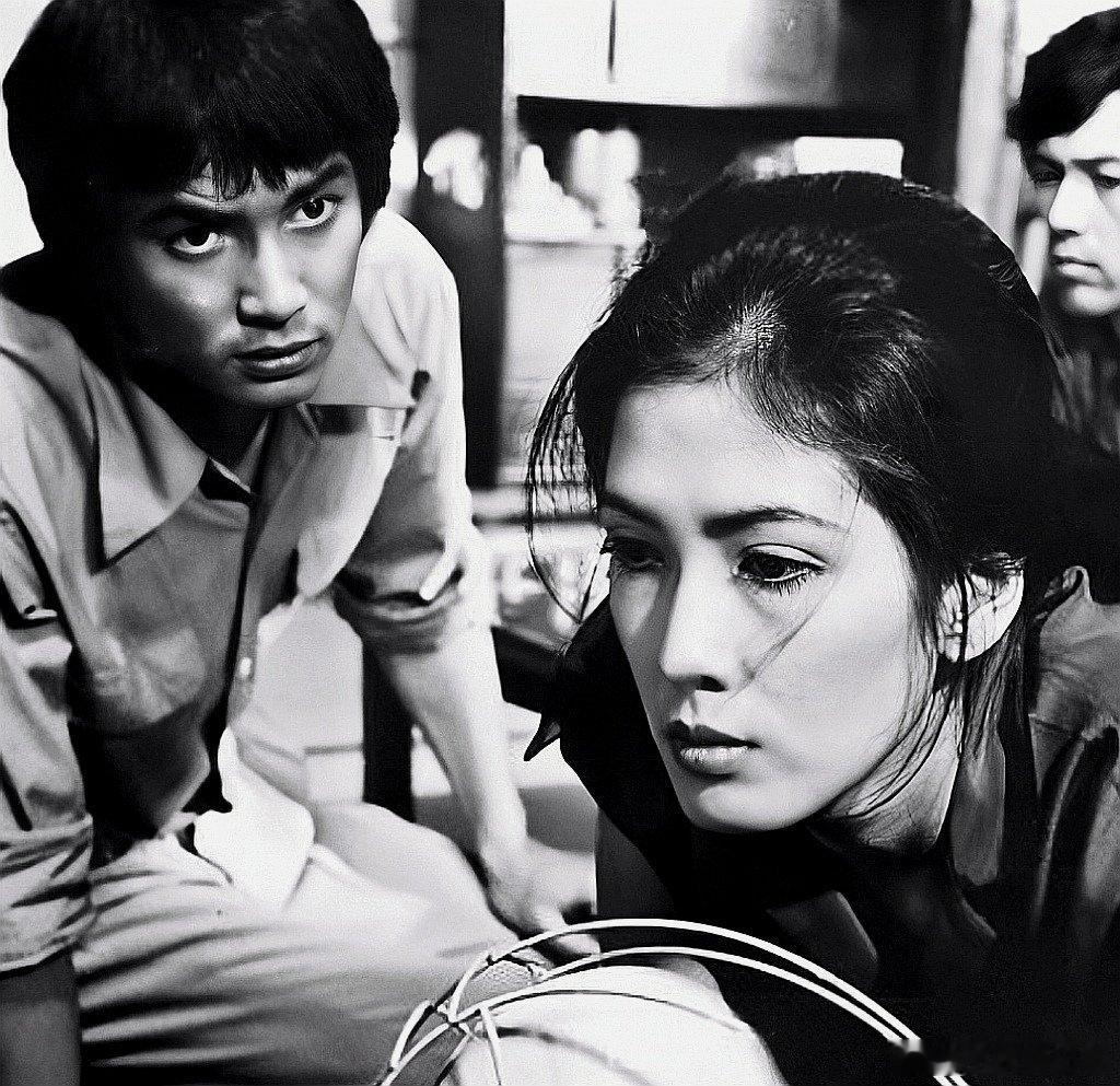 浦山桐郎1977年导演的《青春之门—自立篇》里田中健饰演的信介与石田良子饰演的庆