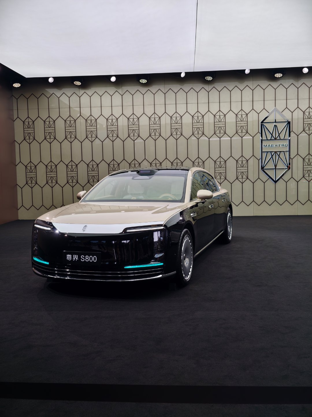 今天会有啥黑科技呢开年第一场技术盛典有点期待鸿蒙智行技术焕新发布会