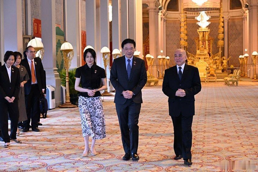 柬埔寨王室  🇰🇭🇸🇬7月9日，柬埔寨国王西哈莫尼会见新加坡总理黄循财和