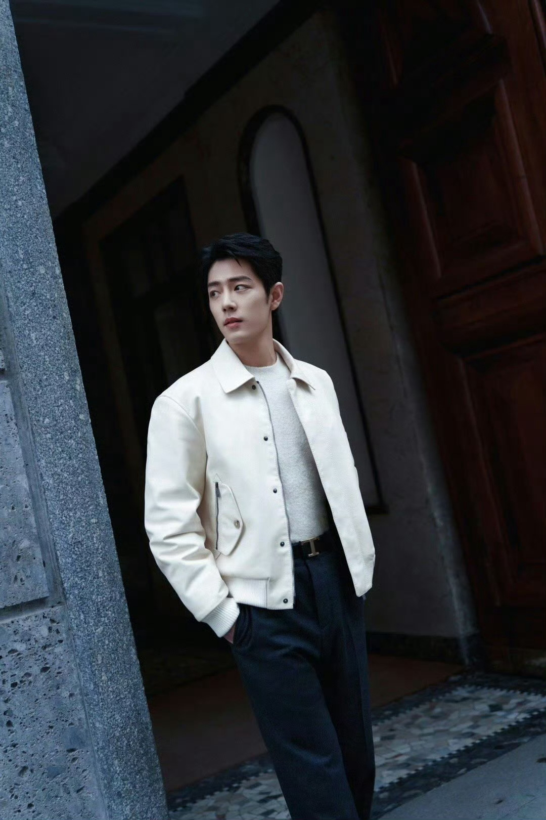 步履生光，惊艳米兰！肖战展示内搭肖战故意把穿什么听成了吃什么