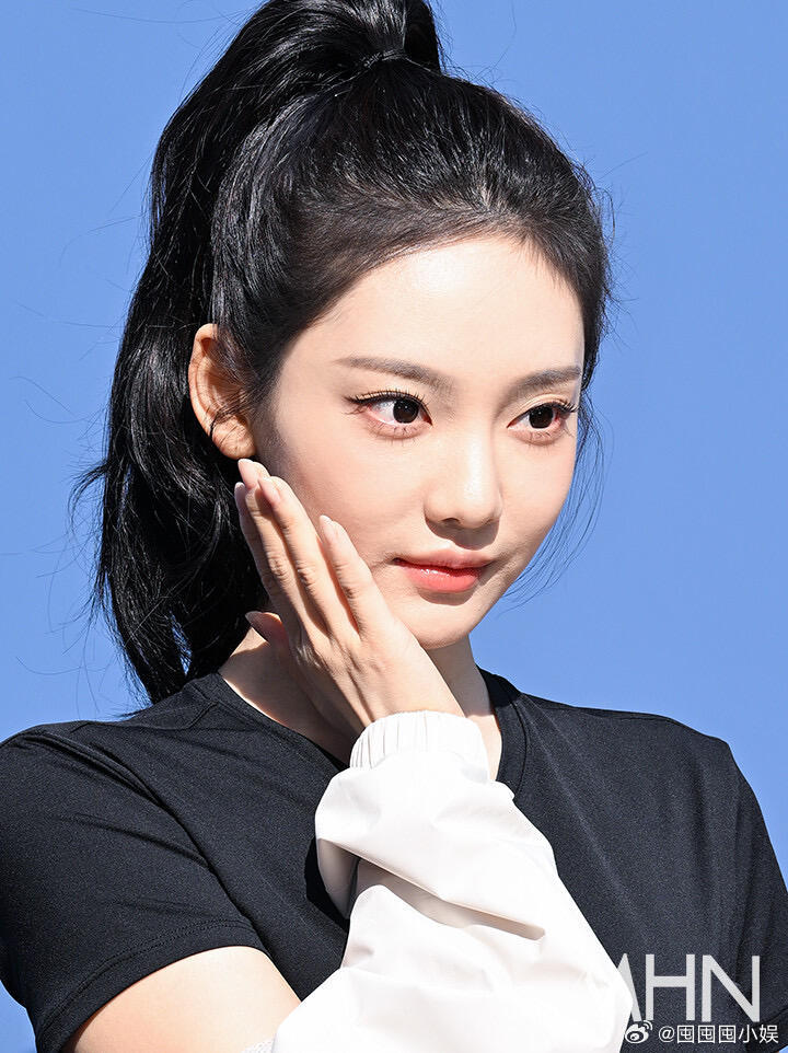 宁艺卓今日活动造型宁艺卓今日活动造型，直接美晕我了。高马尾的宁艺卓