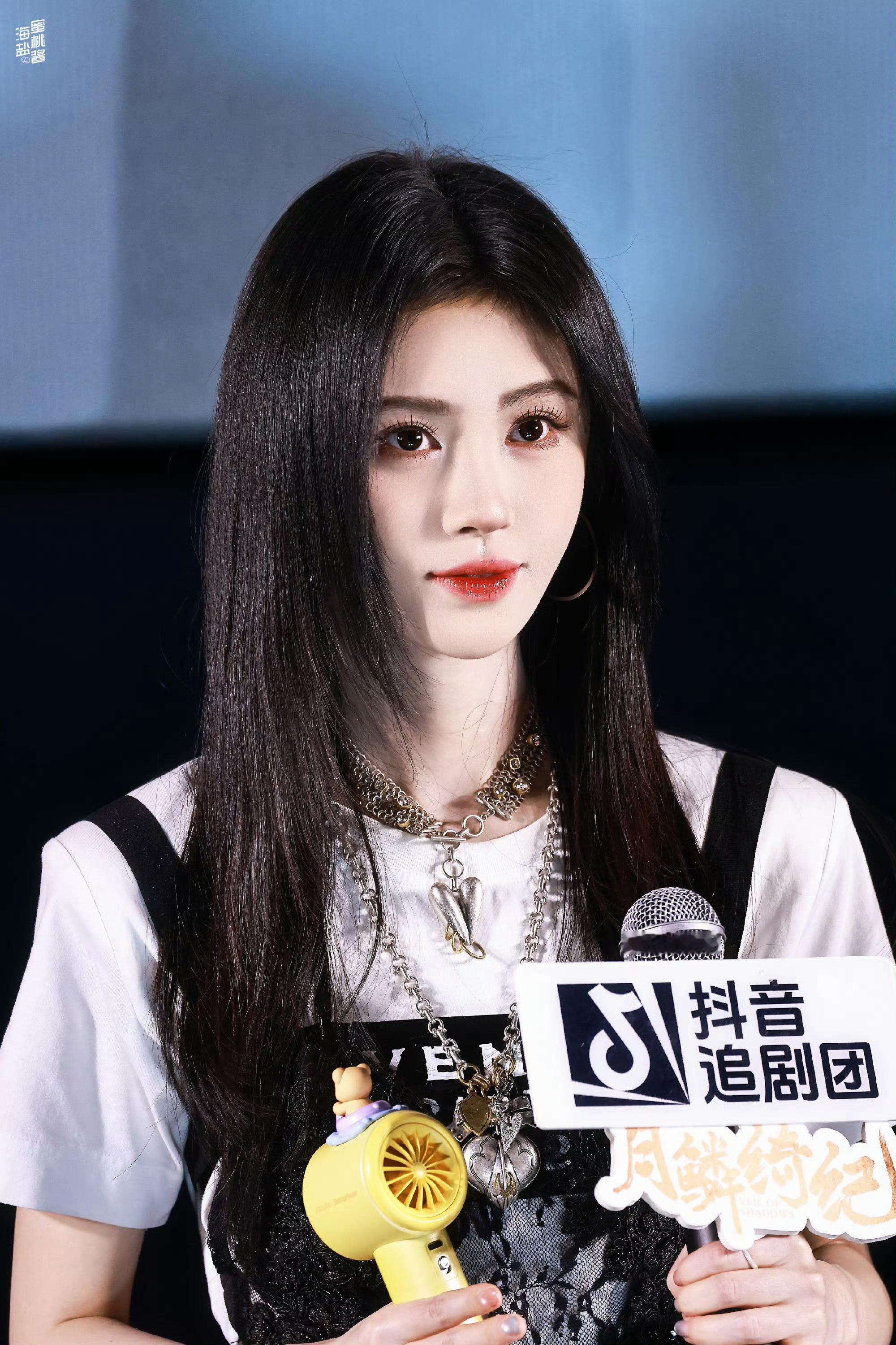 鞠婧祎澹台台 jjy鞠婧祎粉墨江湖 “喜欢你是一场未完待续的电影  爱意是主角 