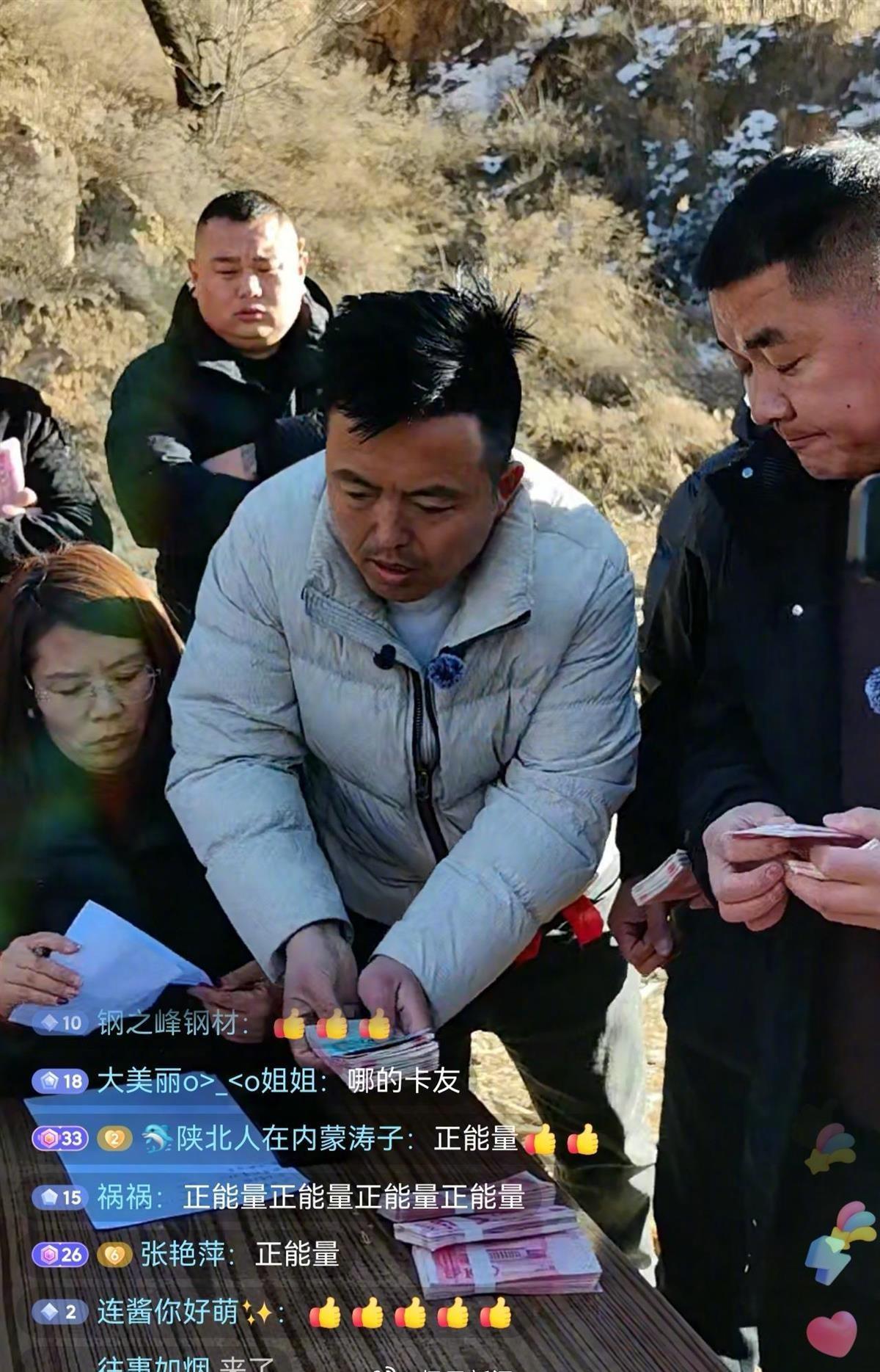 【32岁货车司机中毒去世留下两娃，众卡友已为其募捐18万，还有人愿承担其小女儿1