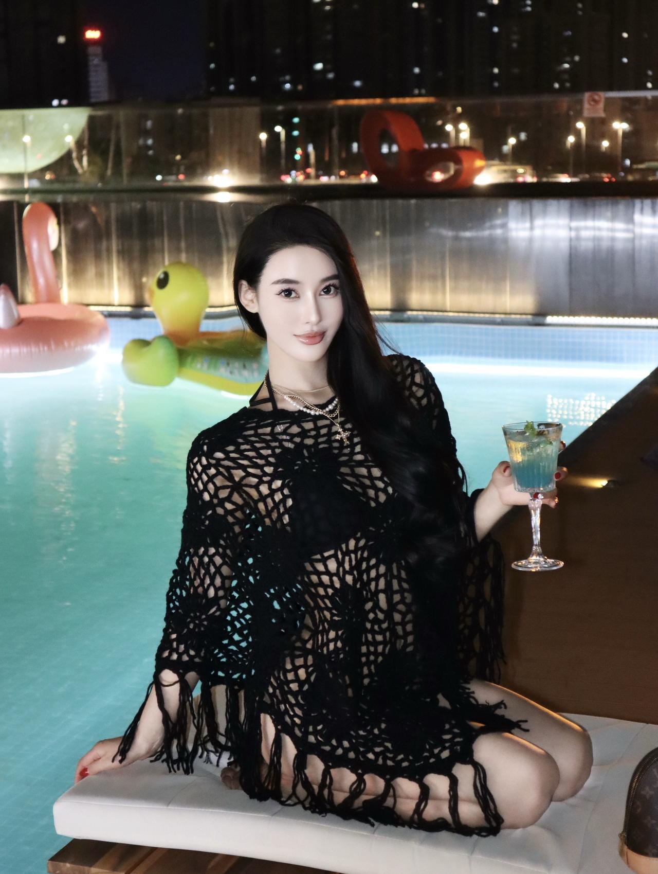 泳池穿搭无不良引导