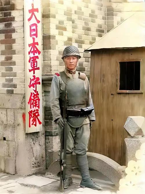 日本鬼子的仓库门前挂的这块牌子都是中国字，难道日本也用中国字吗？还是给中国人看的