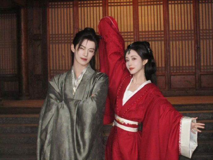 沈汐和也要发疯了 《百花杀》追剧氛围欢乐十足，剧中角色个个个性鲜明，如今连沈汐和