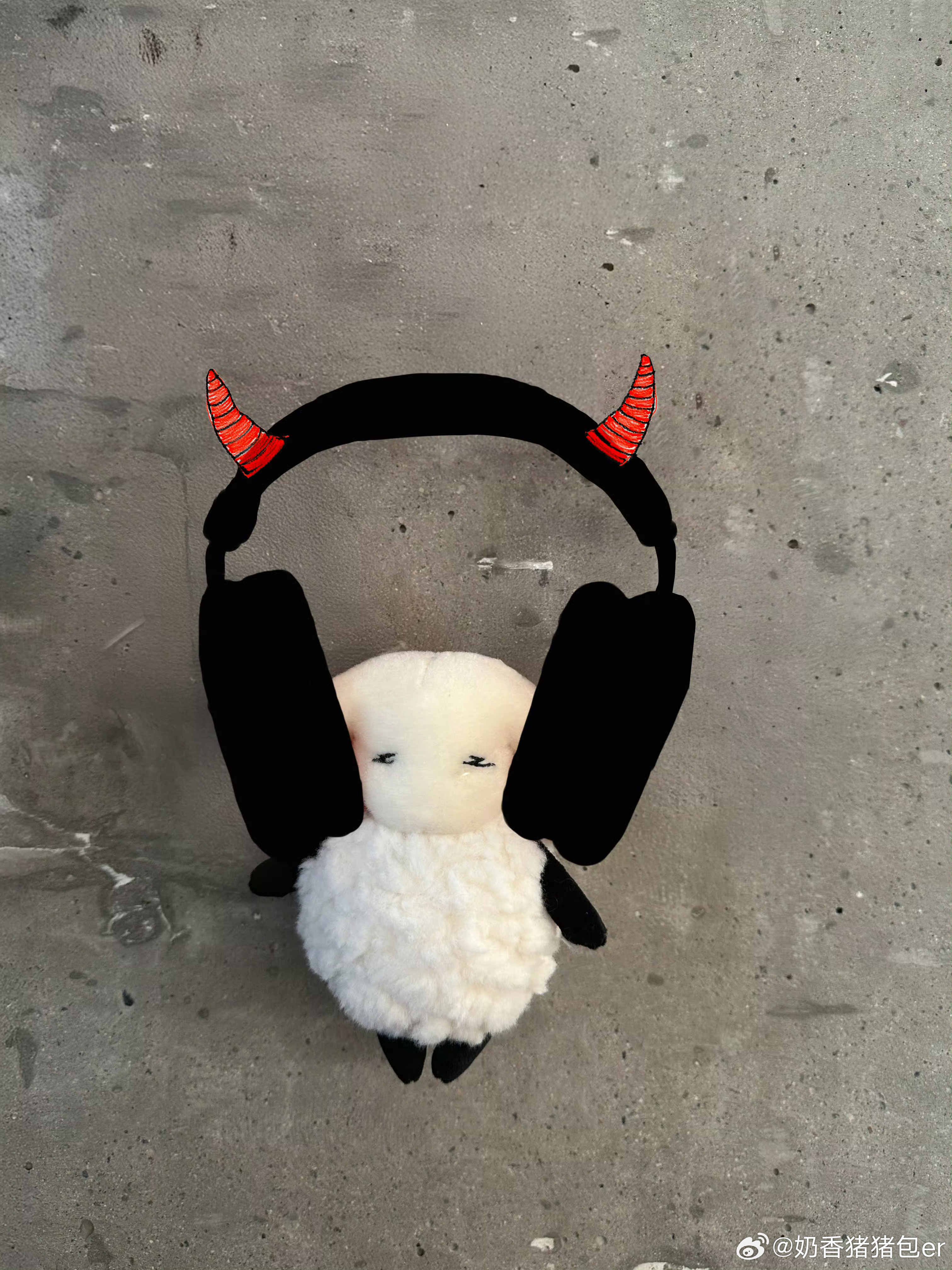 易烊千玺恶魔角感觉这条微博是yyqx自己发的 