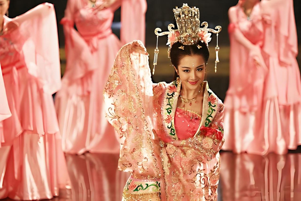 连刘亦菲粉丝都倒戈！李依晓这版虞姬才是真封神
最近刷到李依晓版虞姬，评论区直接炸