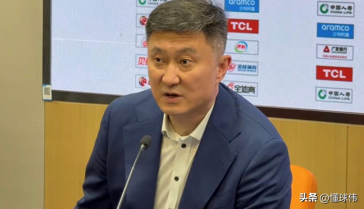 还在找！杜锋谈广东队的新大外援：

“目前还在找。”

“还在观察中。”

“我