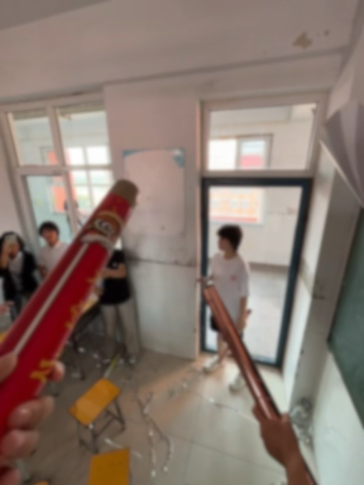 只听蛙叫声一片