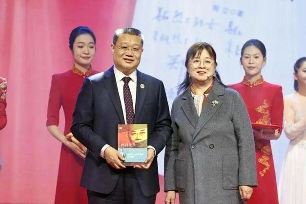没想到曾在河南省人民医院眼科医院病区担任护士长的吴红，竟然是吴石将军的孙女，果然