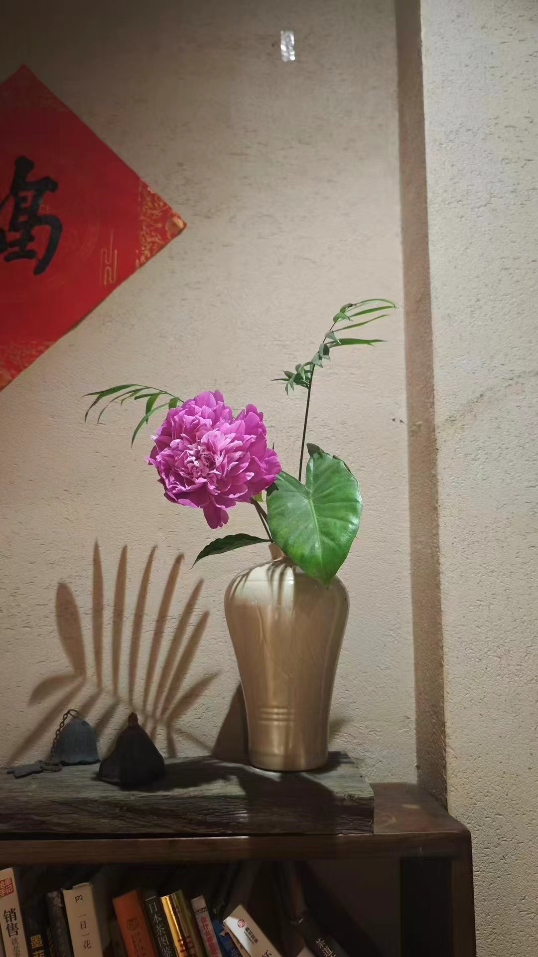 放下焦虑，好的人生不慌不忙，生活嘛，慢慢来，你又不差，好戏都在烟火里。 