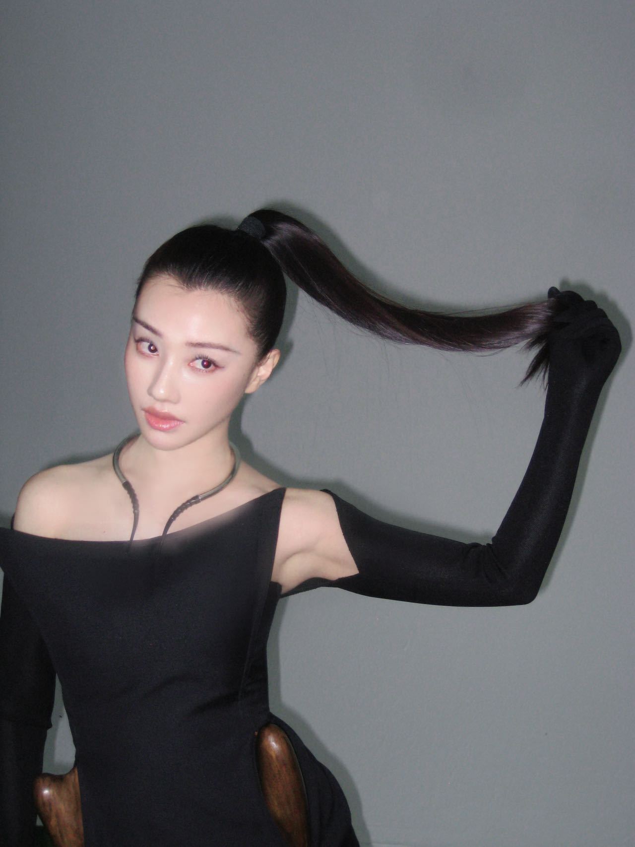 王鹤润  马年开运妆速抄作业！王鹤润蓝色开运妆容 蓝色眼妆既显白又提气，自带灵动