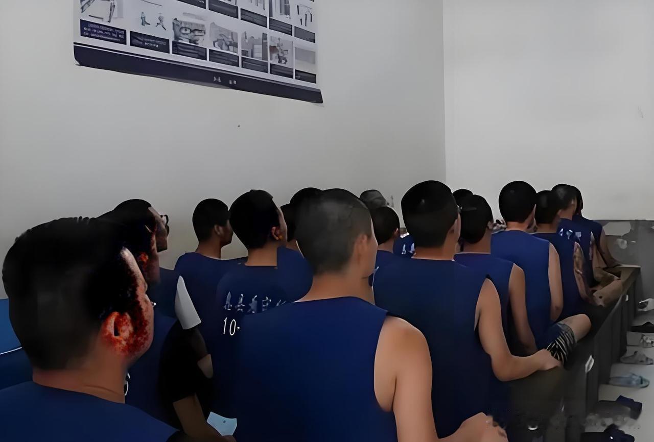 进看守所有什么感受?推开看守所厚重的铁门，尖锐的铁丝网、密不透风的高墙瞬间压下所