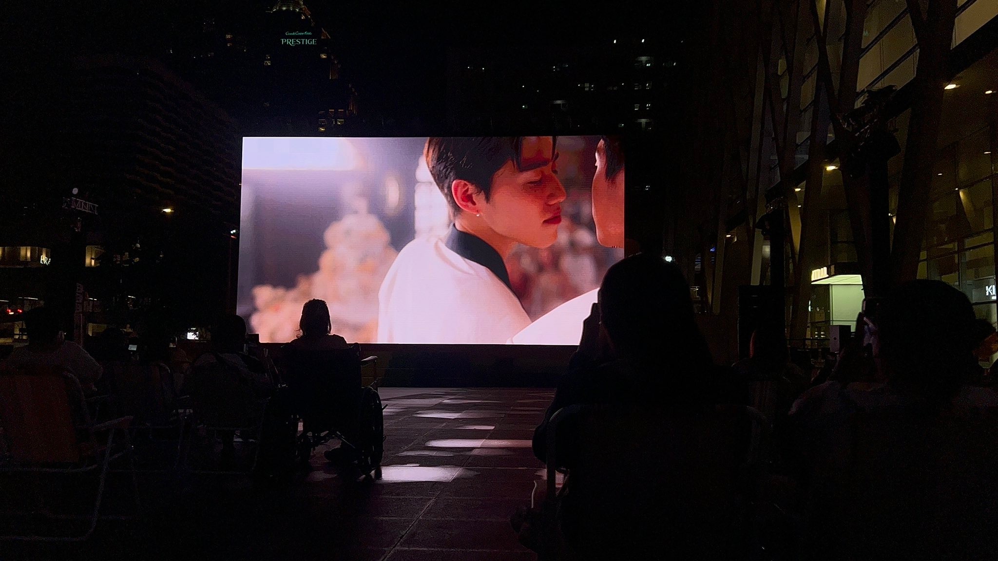 ctw的广场开始放映《冥婚红包》了😭想念©️qoojung LaLaLitaD