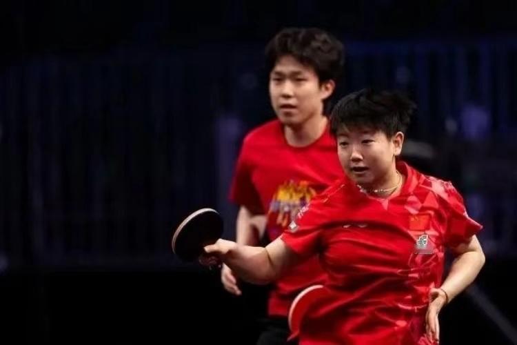 林诗栋/蒯曼的混双首轮，直接撞上巴黎奥运会混双亚军、朝鲜组合李正植/金琴英。
同