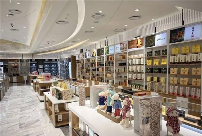 在韩国乐天免税店四楼，中星智昇和华青集团联手打造的新购物店开业啦！这地方简直是个